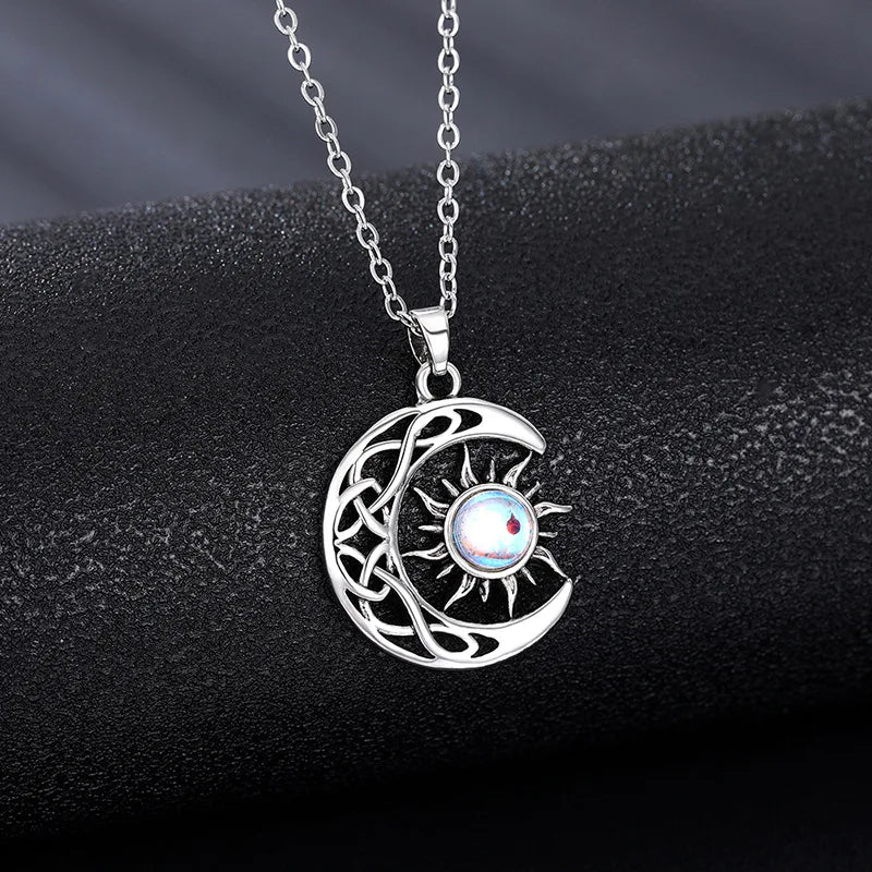 Moon Pendant Necklace Minimal Elegant Design Women Daily Wear Jewelry Necklace